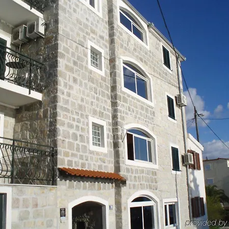 Plazibat Πανσιόν