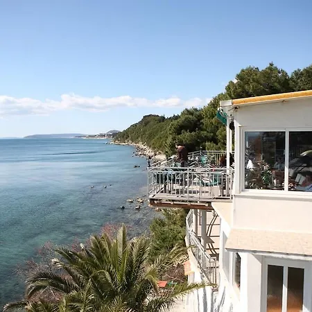 Plazibat Πανσιόν