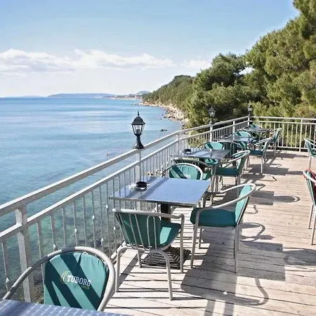 Plazibat Πανσιόν